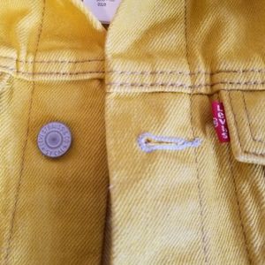 Women Levi Denim Vest. Yellow sz L